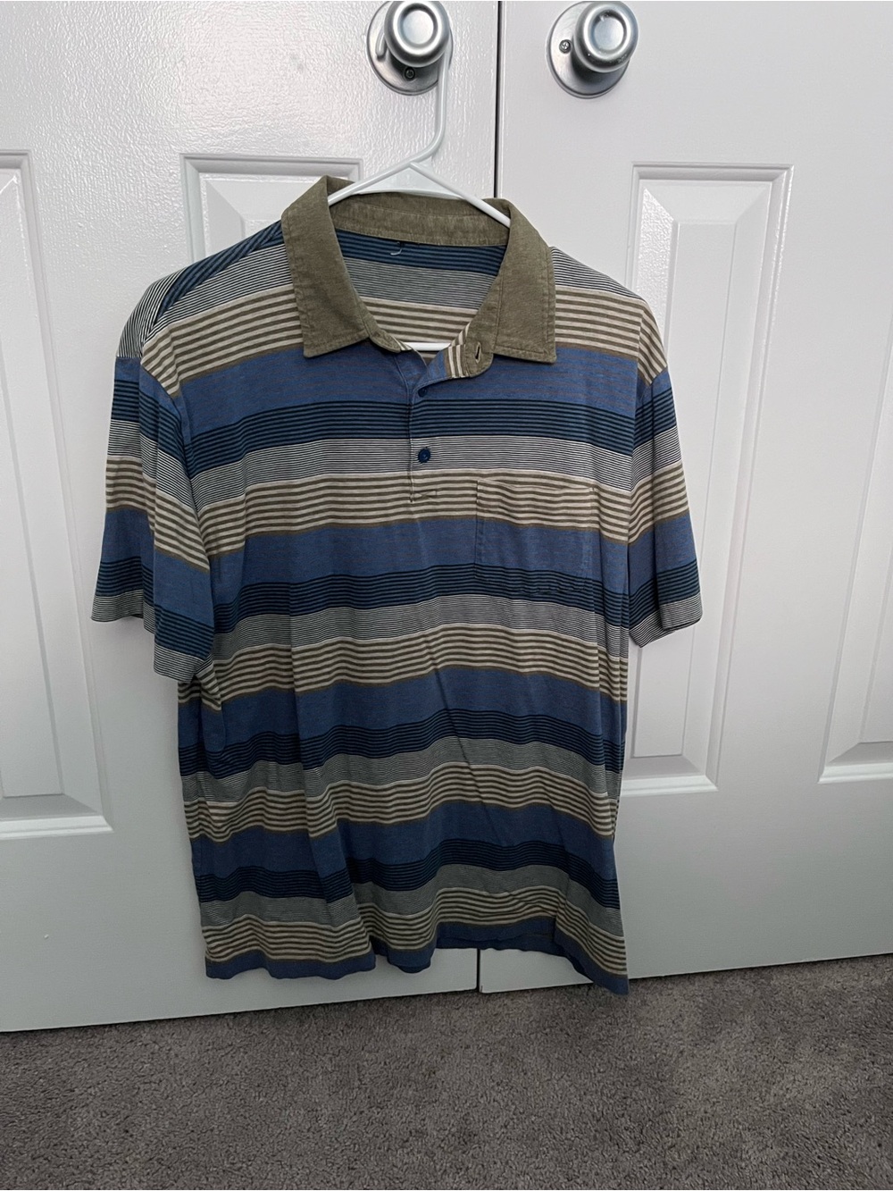 Patagonia Men’s Large 1/4 Button up button down short sleeve striped shirt